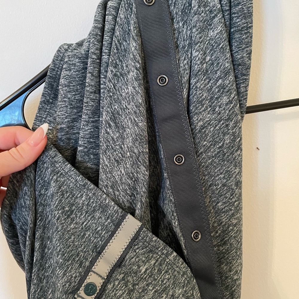 Lululemon multipurpose wrap around scarf